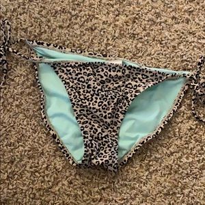 Scrunch butt bikini bottom